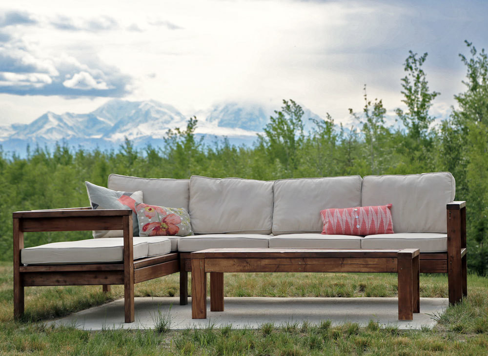 DIY Outdoor Sectional 2X4
 Ana White