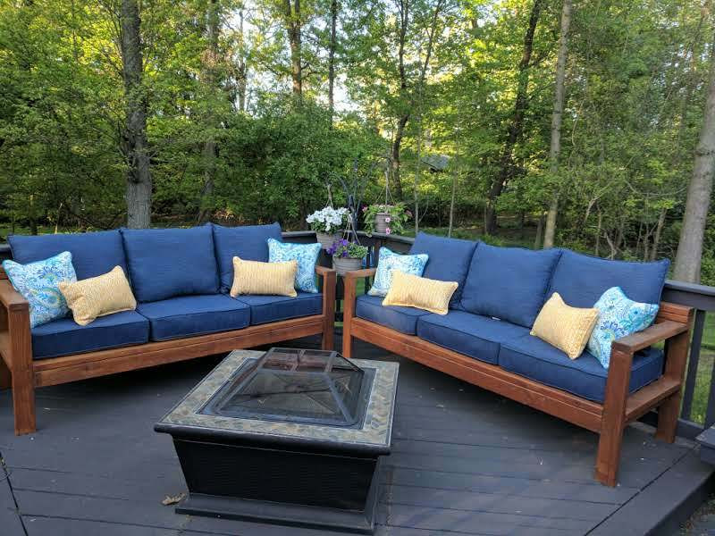 DIY Outdoor Sectional
 Ana White