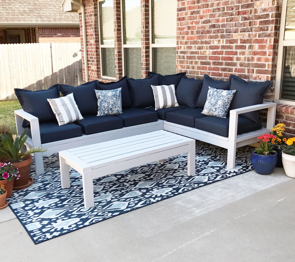 DIY Outdoor Sectional
 2x4 Outdoor Sofa
