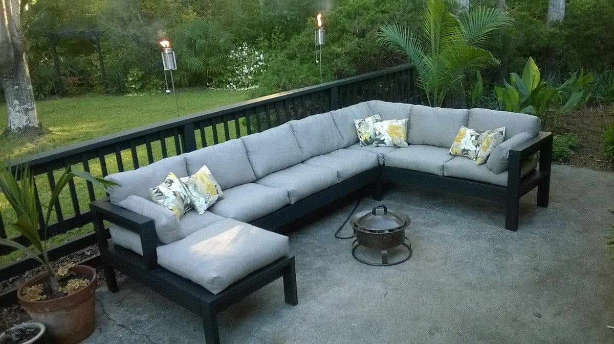 DIY Outdoor Sectionals
 Ana White