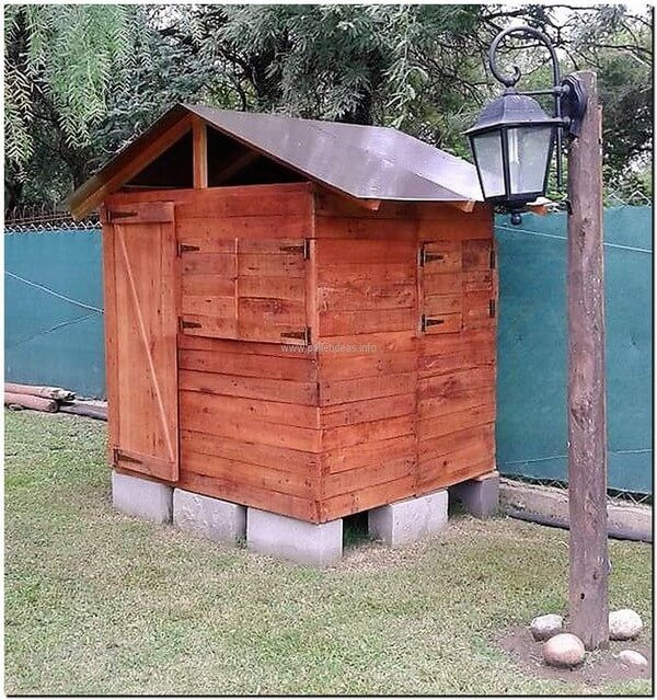 DIY Outdoor Shed
 DIY Outdoor Wooden Pallet Shed with Storage