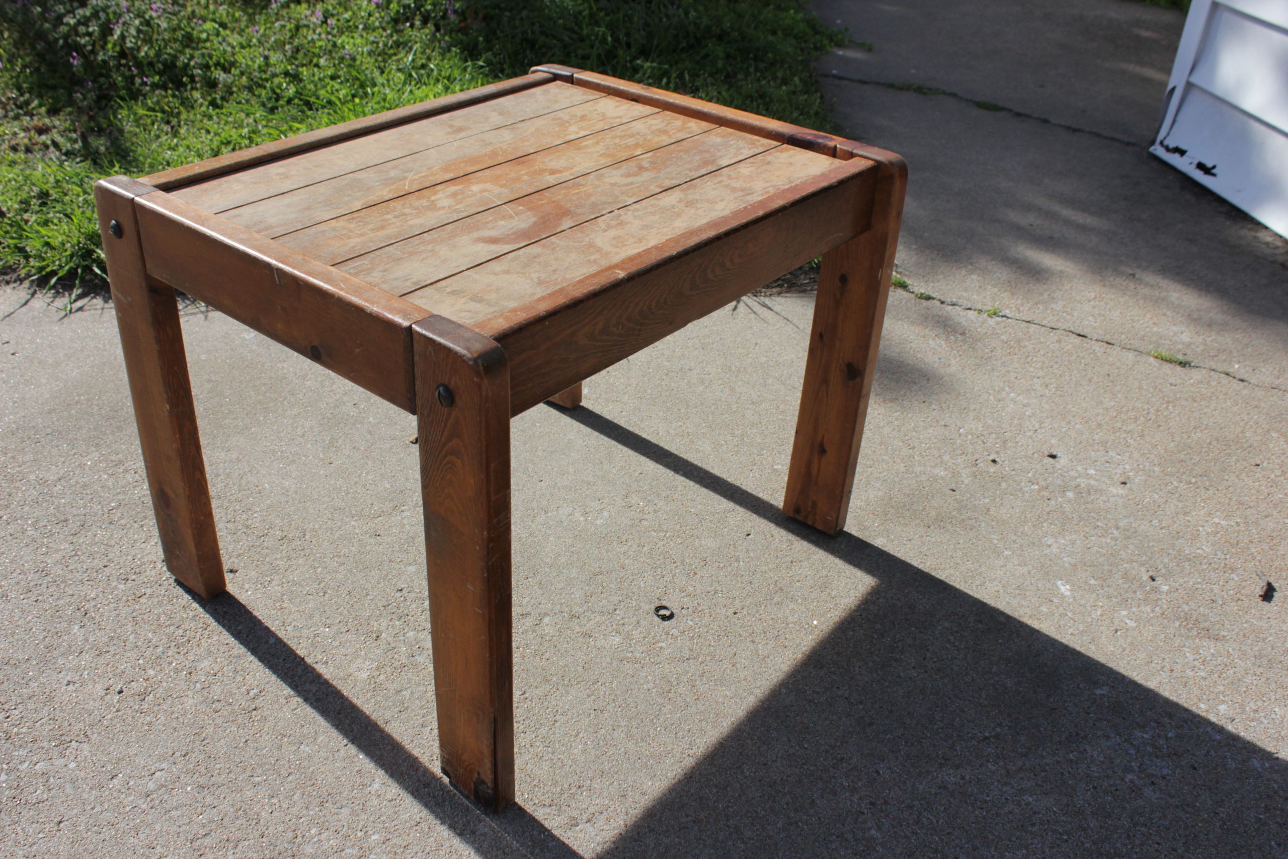 DIY Outdoor Side Table
 DIY refinished end table drewanie