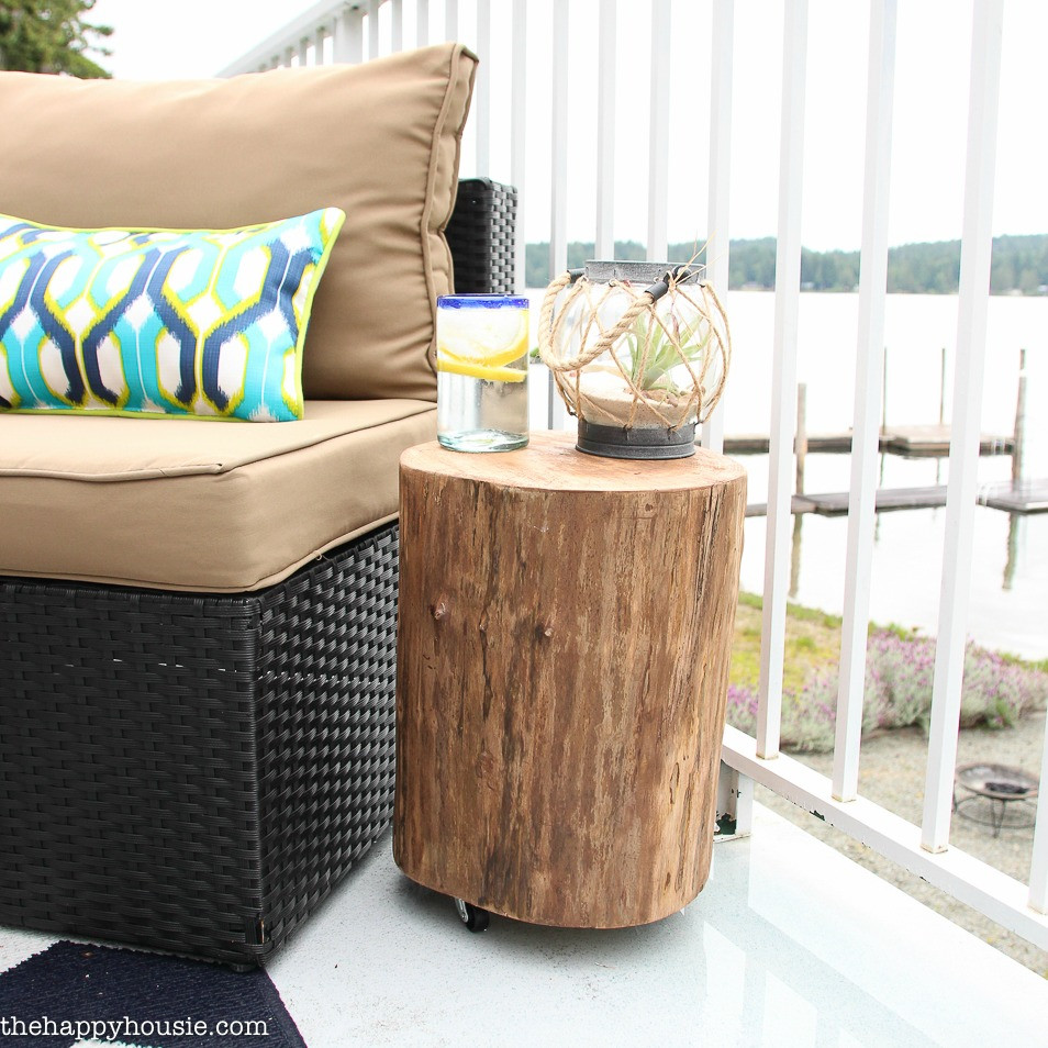 DIY Outdoor Side Table
 DIY Outdoor Rolling Stump Side Table