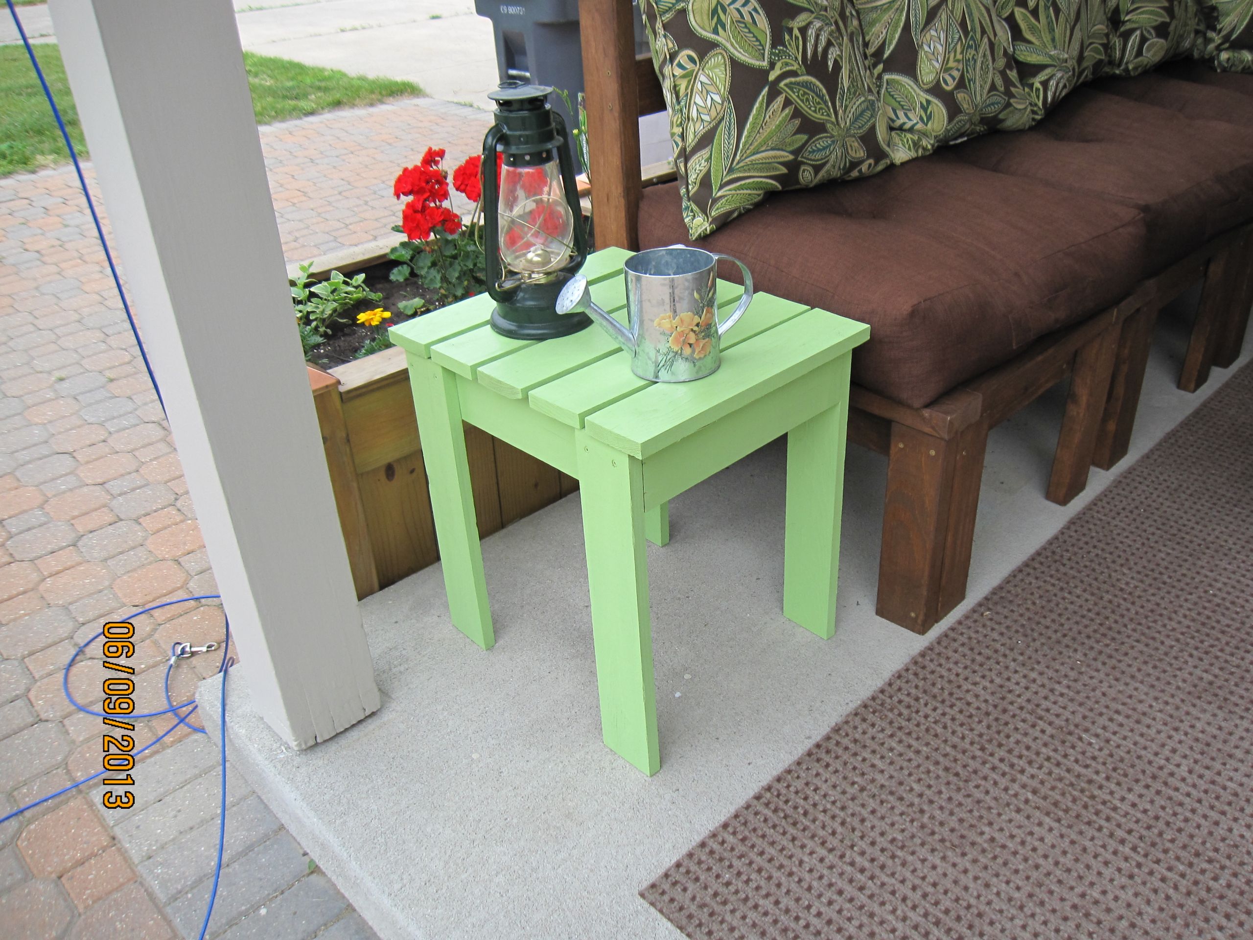 DIY Outdoor Side Table
 Ana White