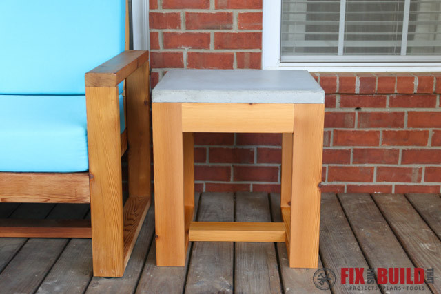 DIY Outdoor Side Tables
 DIY Outdoor Side Table 2x4 and Concrete