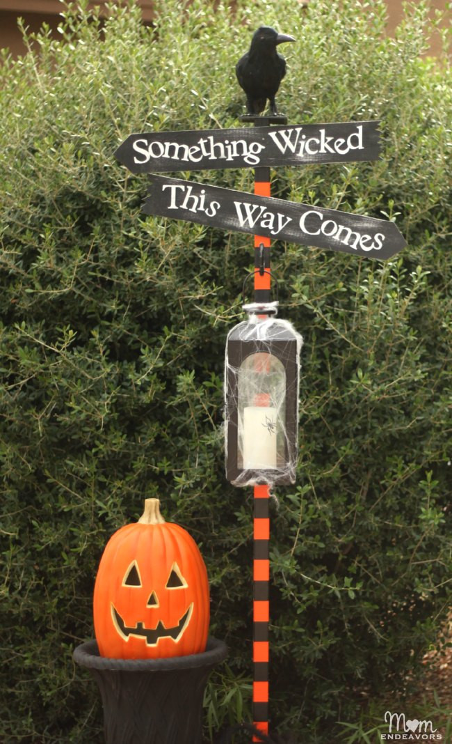 DIY Outdoor Sign
 DIY Halloween Spooky Lantern Sign Post