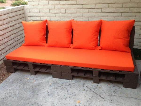 DIY Outdoor Sofa Cushions
 DIY Pallet Outdoor Couch with Cushion