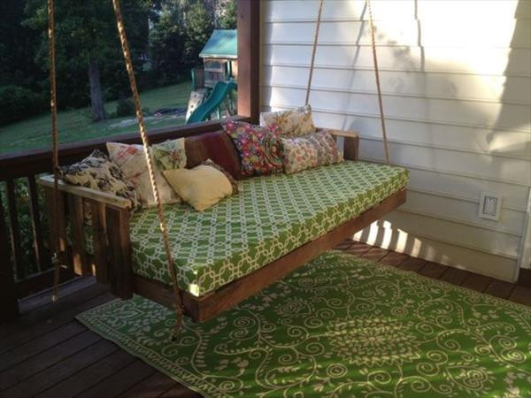 DIY Outdoor Swing Bed
 Easy DIY Pallet Swing Ideas