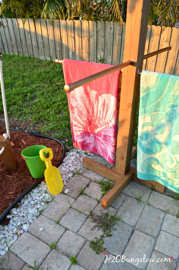 DIY Outdoor Towel Rack
 DIY Outdoor Standing Towel Rack H2OBungalow