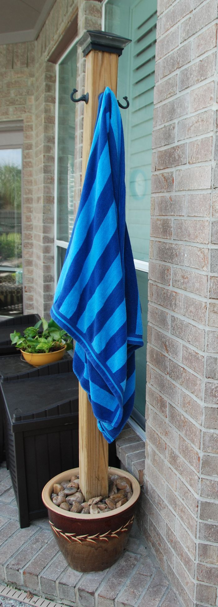 DIY Outdoor Towel Rack
 DIY Pool Towel Holder We made this stand to hang our wet