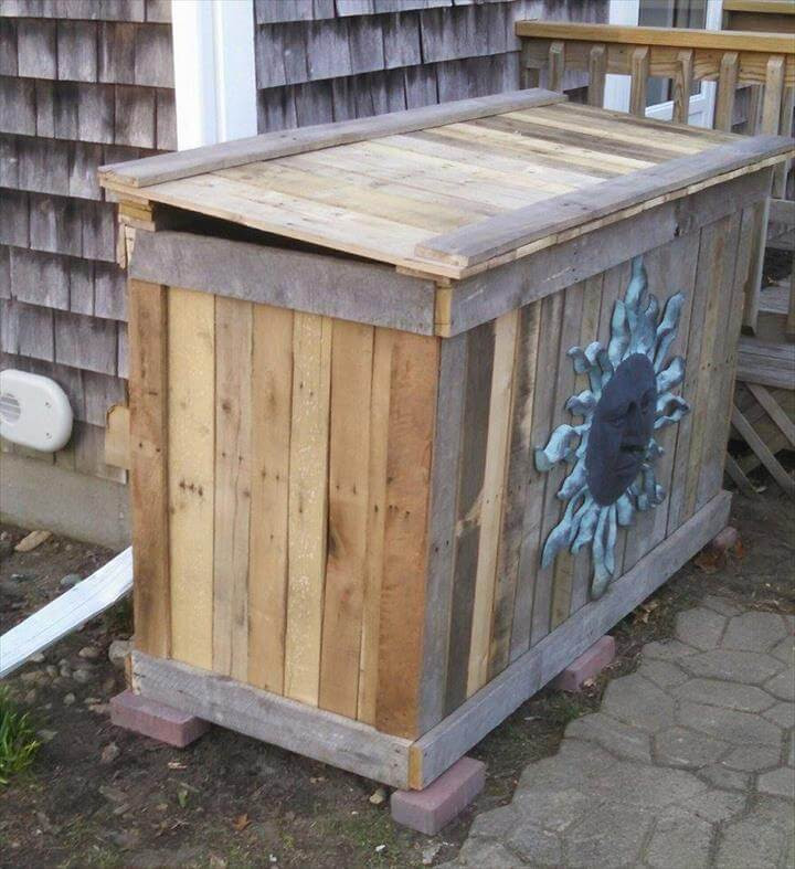 DIY Outdoor Trash Bin
 Pallet Trash Bin Holder DIY