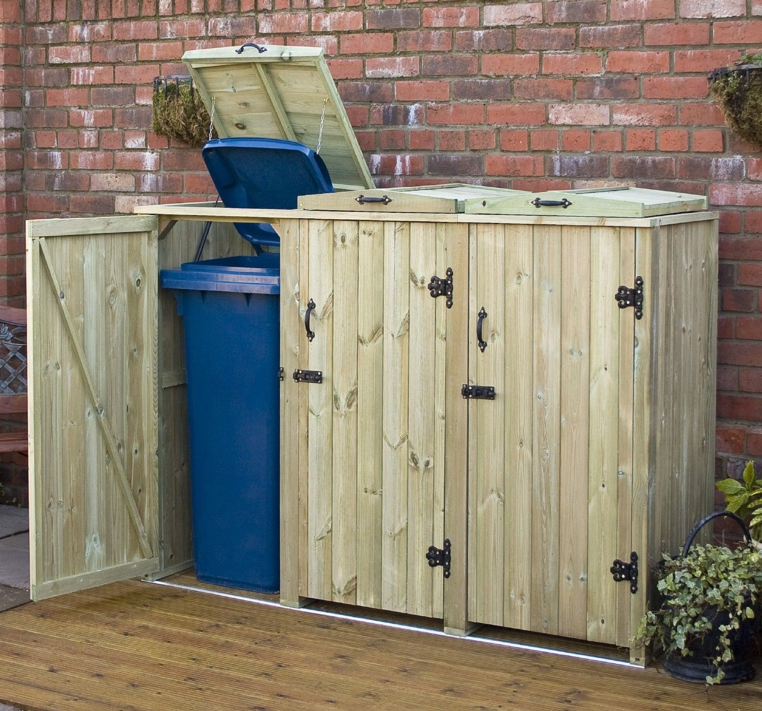 DIY Outdoor Trash Bin
 Outdoor Recycling Bin Storage DIY