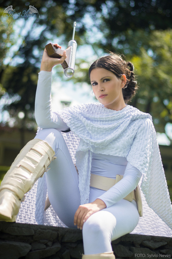 DIY Padme Costume
 by Snow graphy Padmé is more
