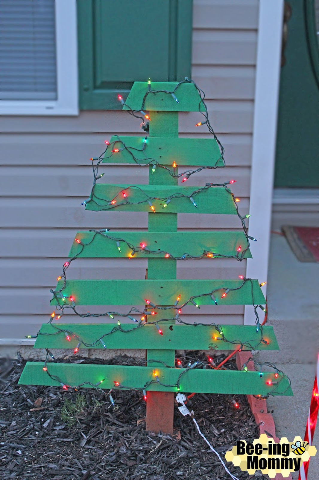 DIY Pallet Christmas Trees
 DIY Pallet Christmas Tree Holiday Decor