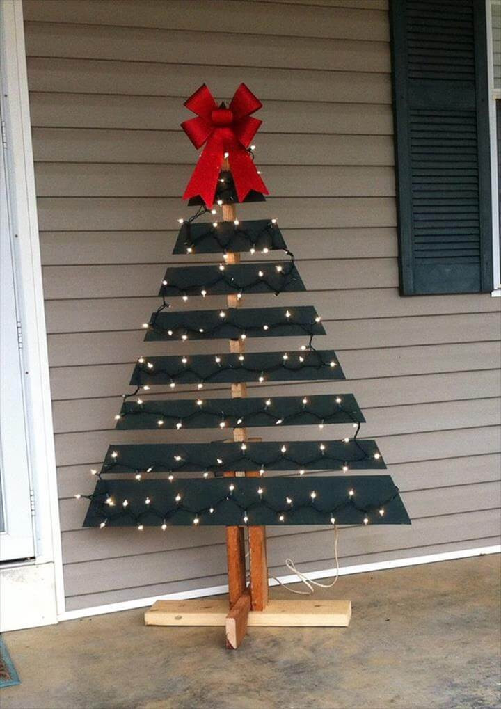 DIY Pallet Christmas Trees
 Pallet Tree with Lights