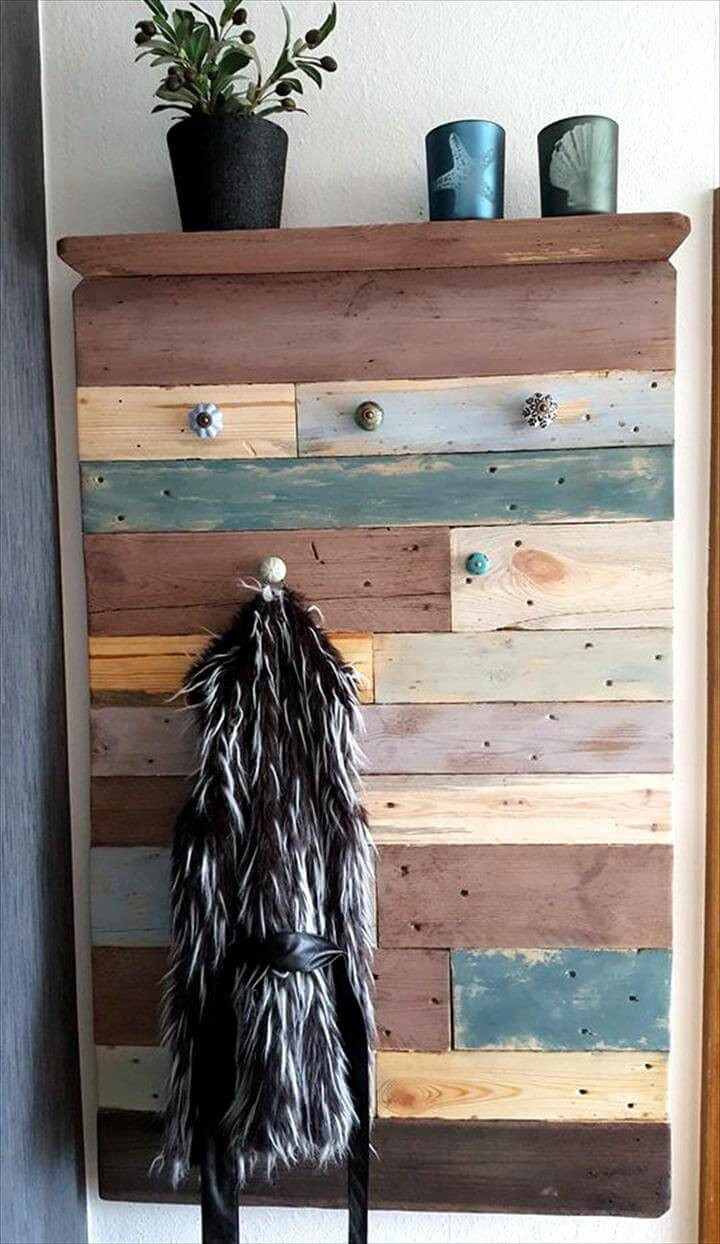 DIY Pallet Coat Rack
 45 Easiest DIY Projects with Wood Pallets