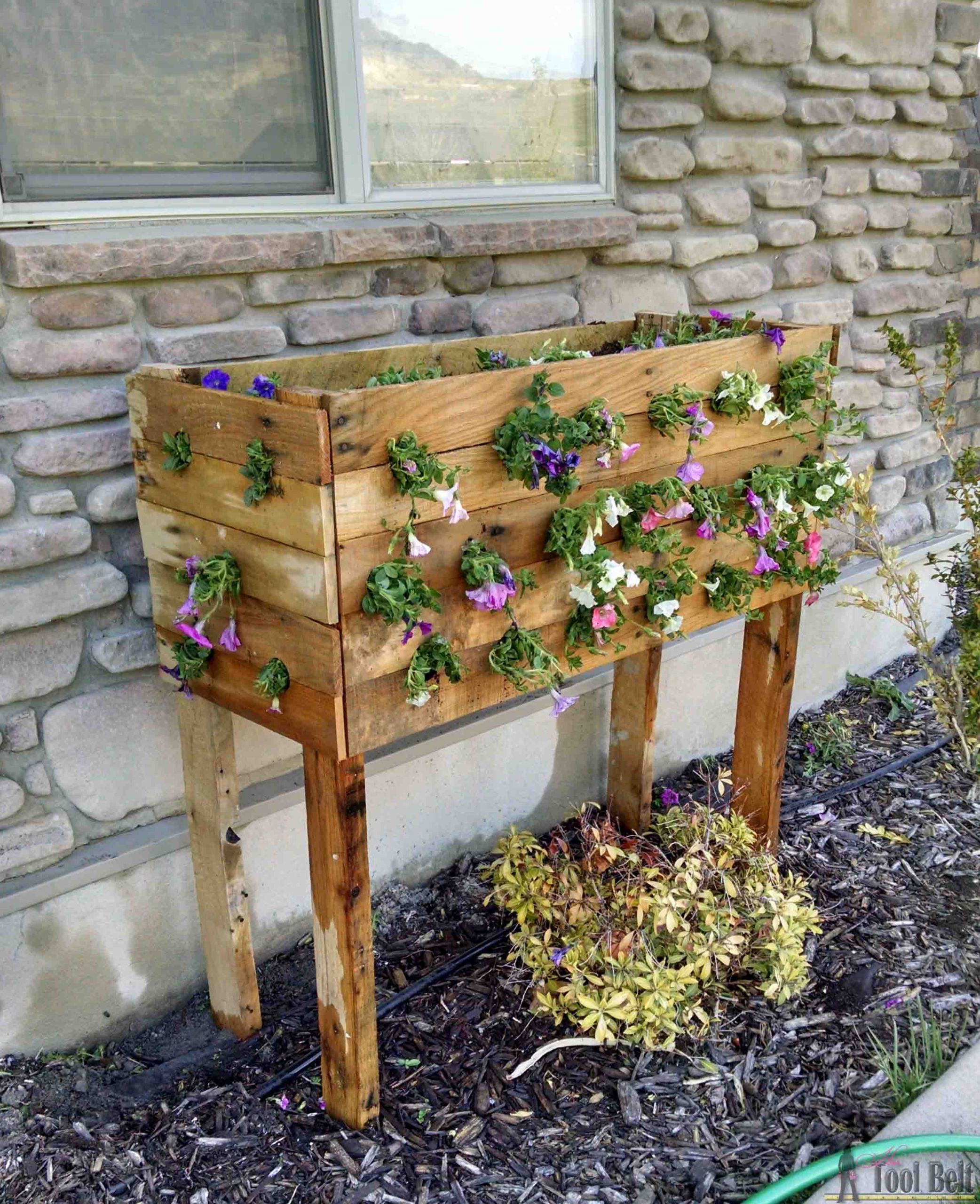 DIY Pallet Planter Box
 Pallet Planter Box For Cascading Flowers Her Tool Belt