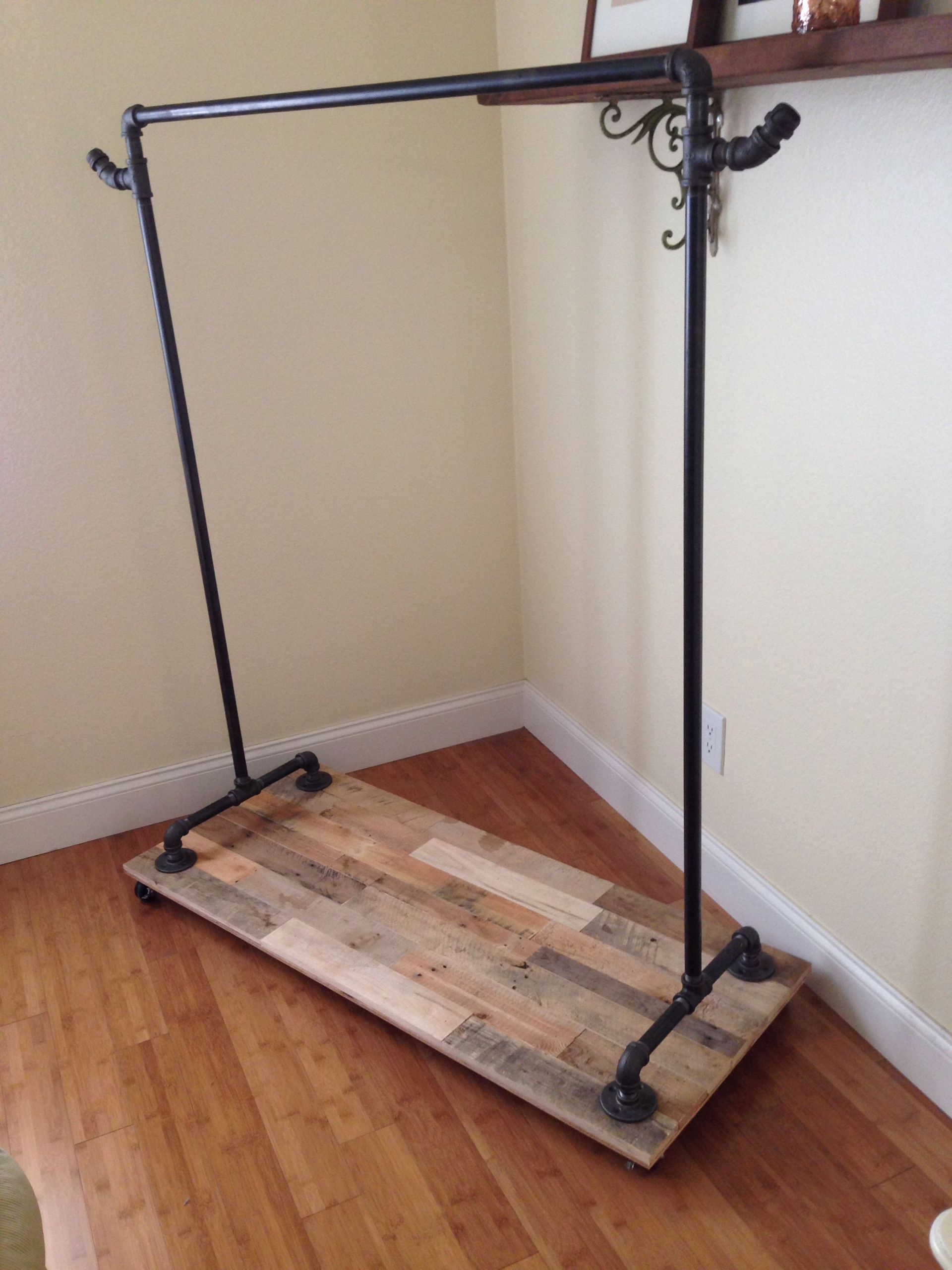 DIY Pipe Clothes Rack
 Pin on BUILTbyTOUCH