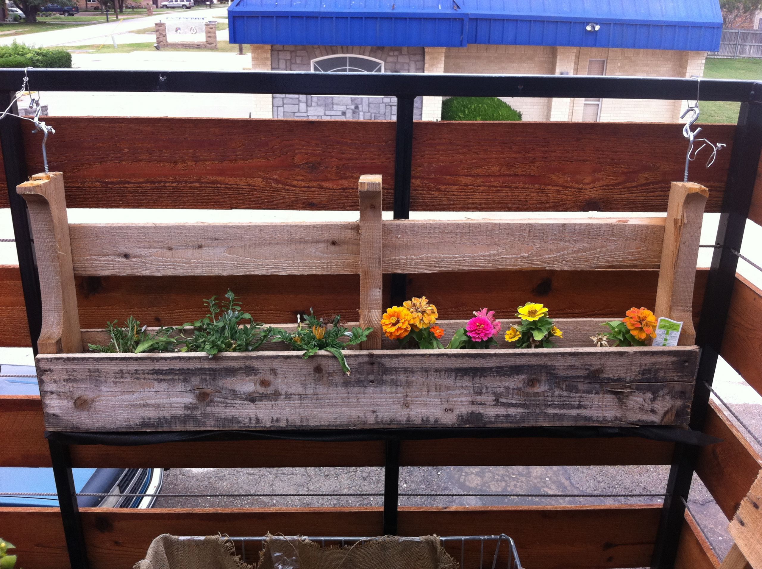 DIY Planter Boxes
 diy flower box