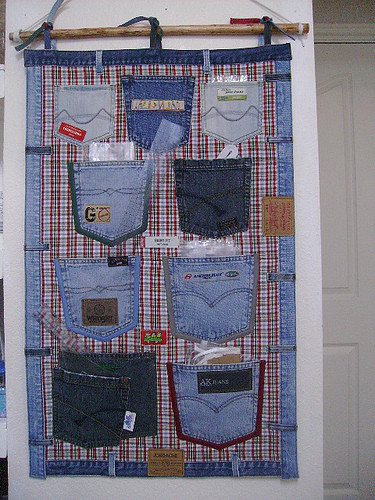 DIY Pocket Organizer
 Wonderful DIY Hanging Jeans Pocket Organizer