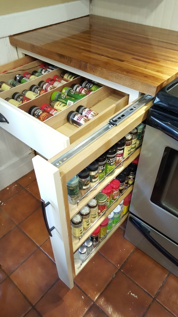 DIY Pull Out Spice Rack
 DIY Spice Drawer