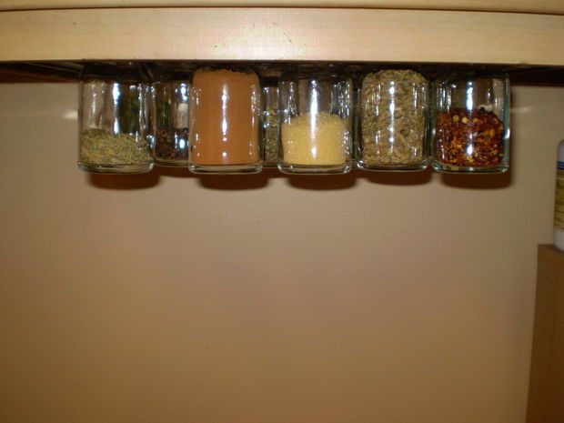 DIY Pull Out Spice Rack
 DIY Spice Rack Instructions and Ideas