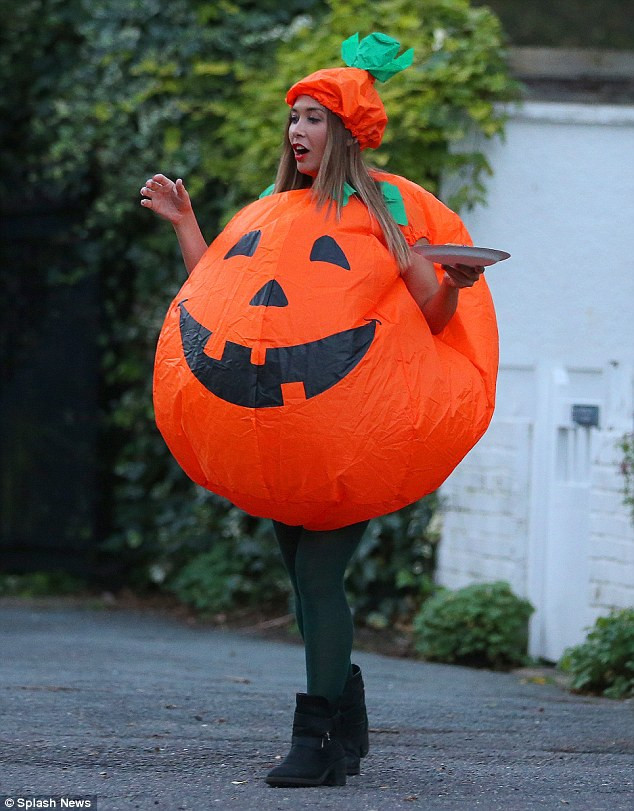 DIY Pumpkin Costume Toddler
 Myleene Klass goes trick or treating with her children Ava
