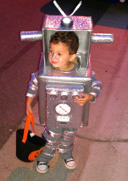 DIY Robot Costume Toddler
 Better Bud ing Homemade Halloween Costumes for Kids Robot