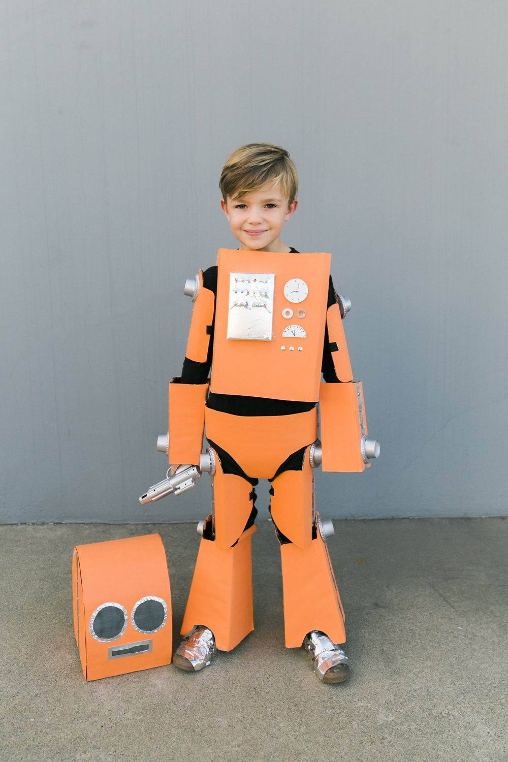 DIY Robot Costume Toddler
 DIY ROBOT FAMILY COSTUME Halloween costumes