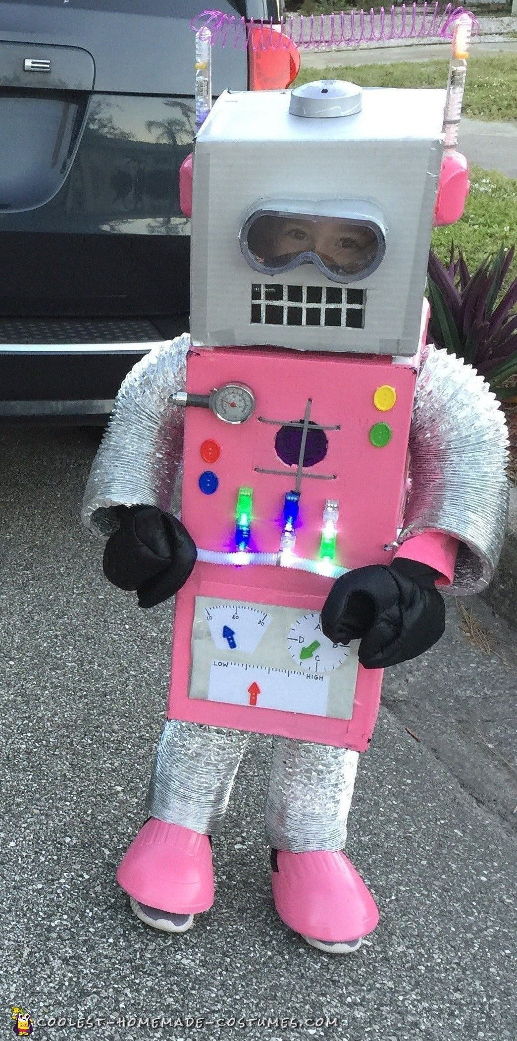 DIY Robot Costume Toddler
 Amazingly Adorable DIY Pink Robot Costume
