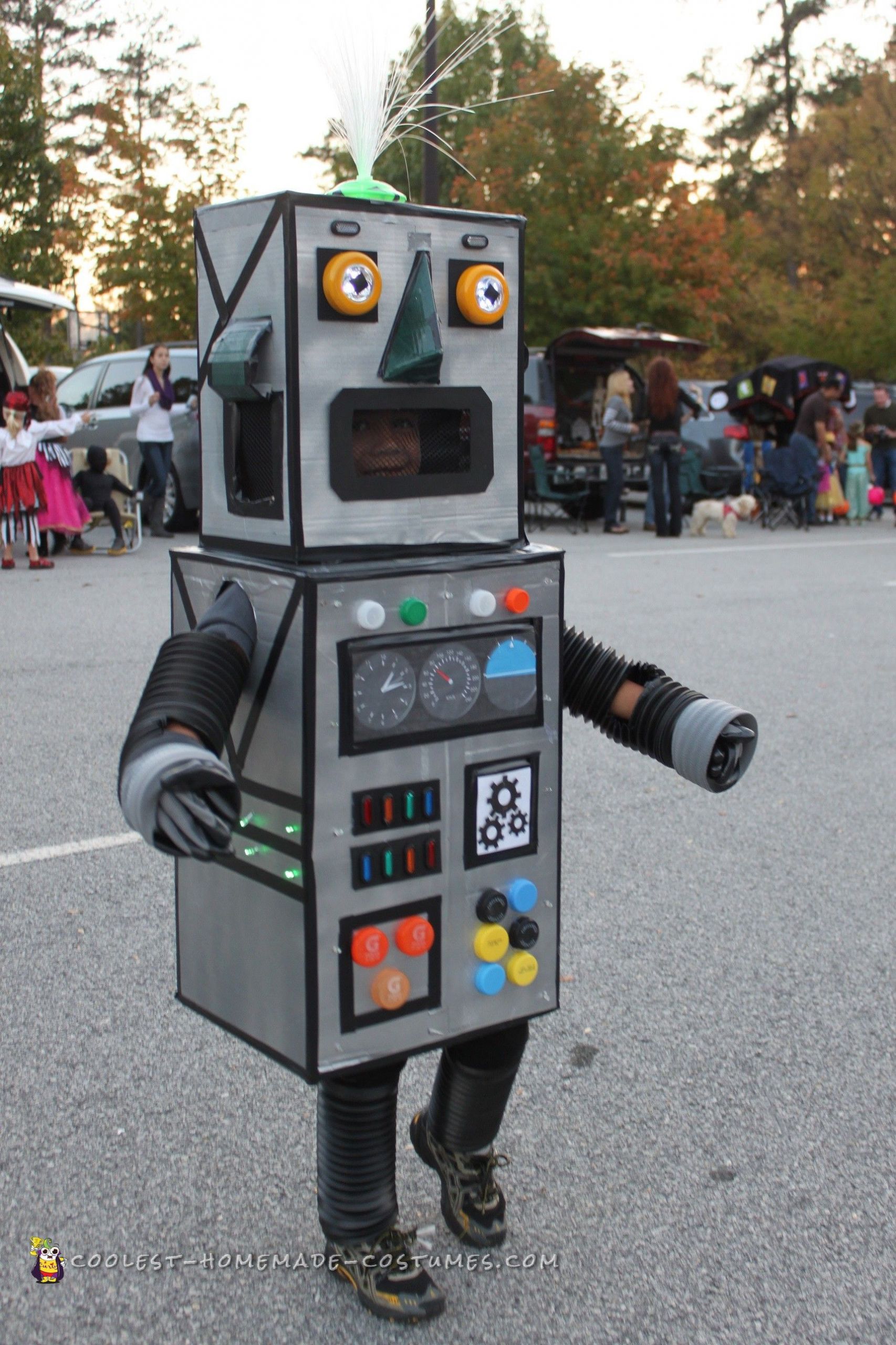DIY Robot Costume Toddler
 DIY Robot Costume that Lights Up