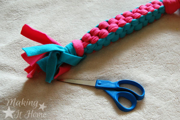 DIY Rope Dog Toy
 25 Contemporary DIY Projects For Your Dog or Cat