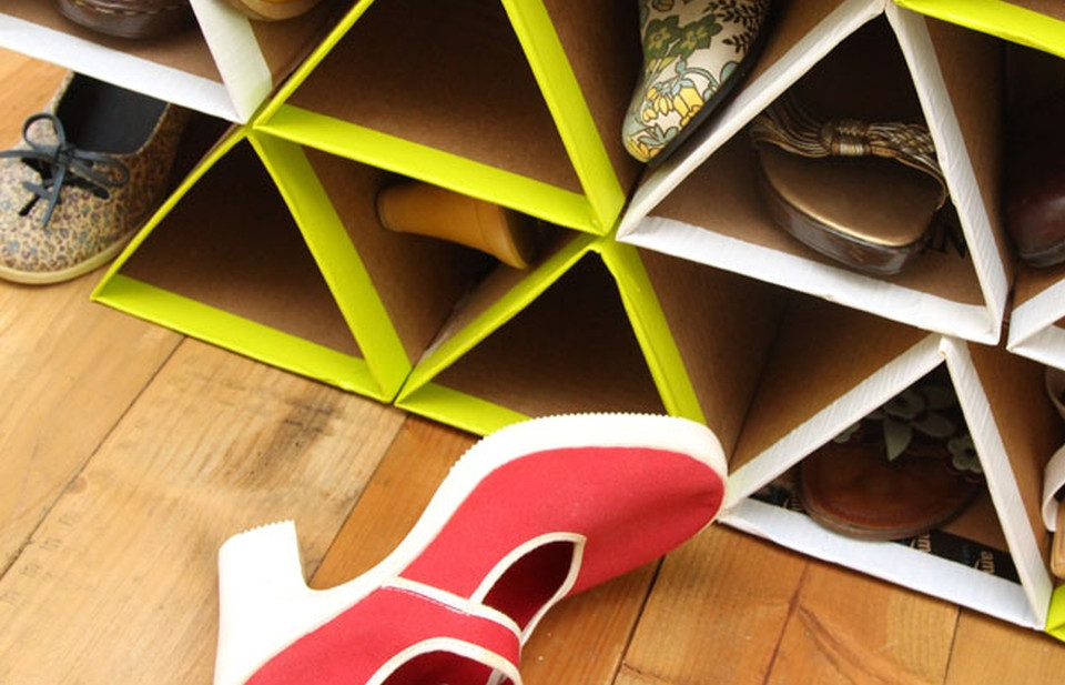 DIY Shoe Rack Cardboard
 DIY space saving cardboard shoe rack with geometric truss