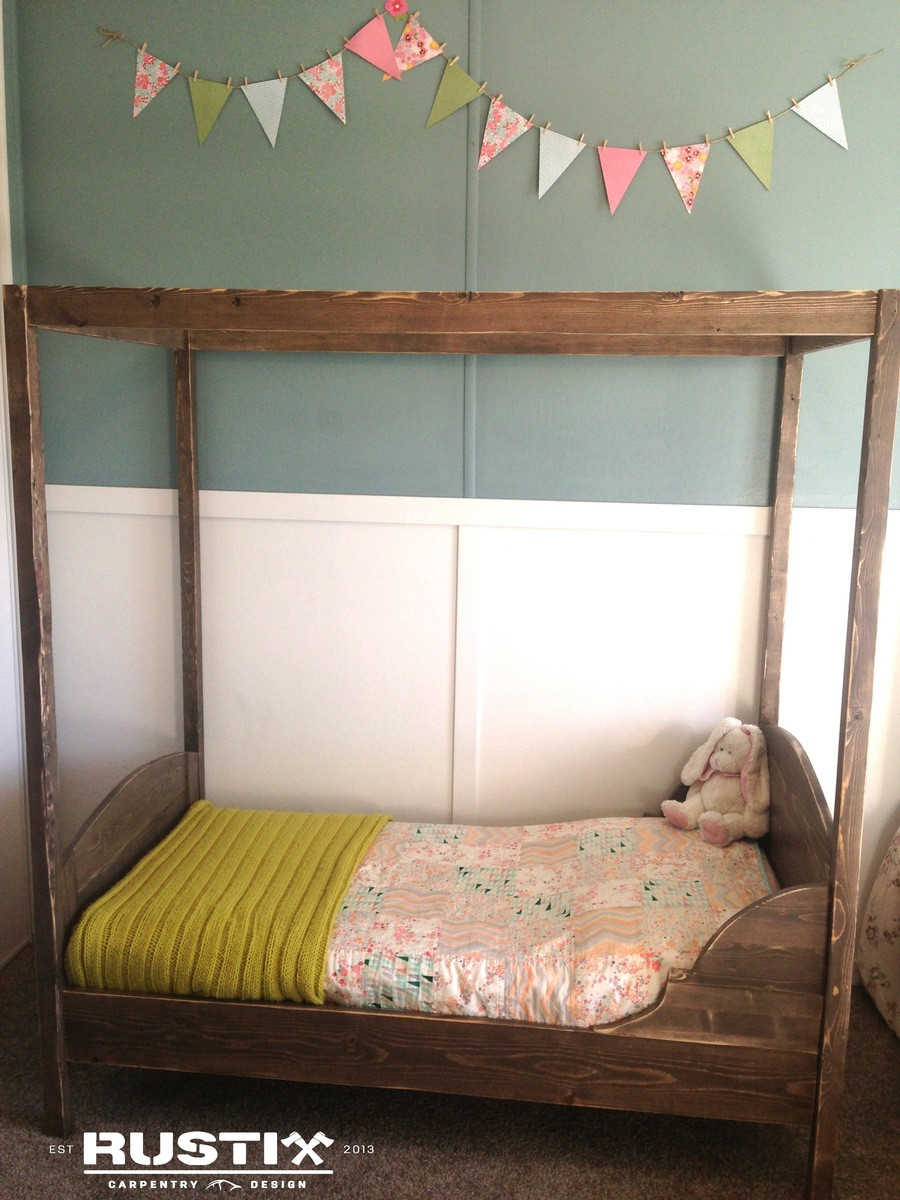 DIY Toddler Bed
 Ana White
