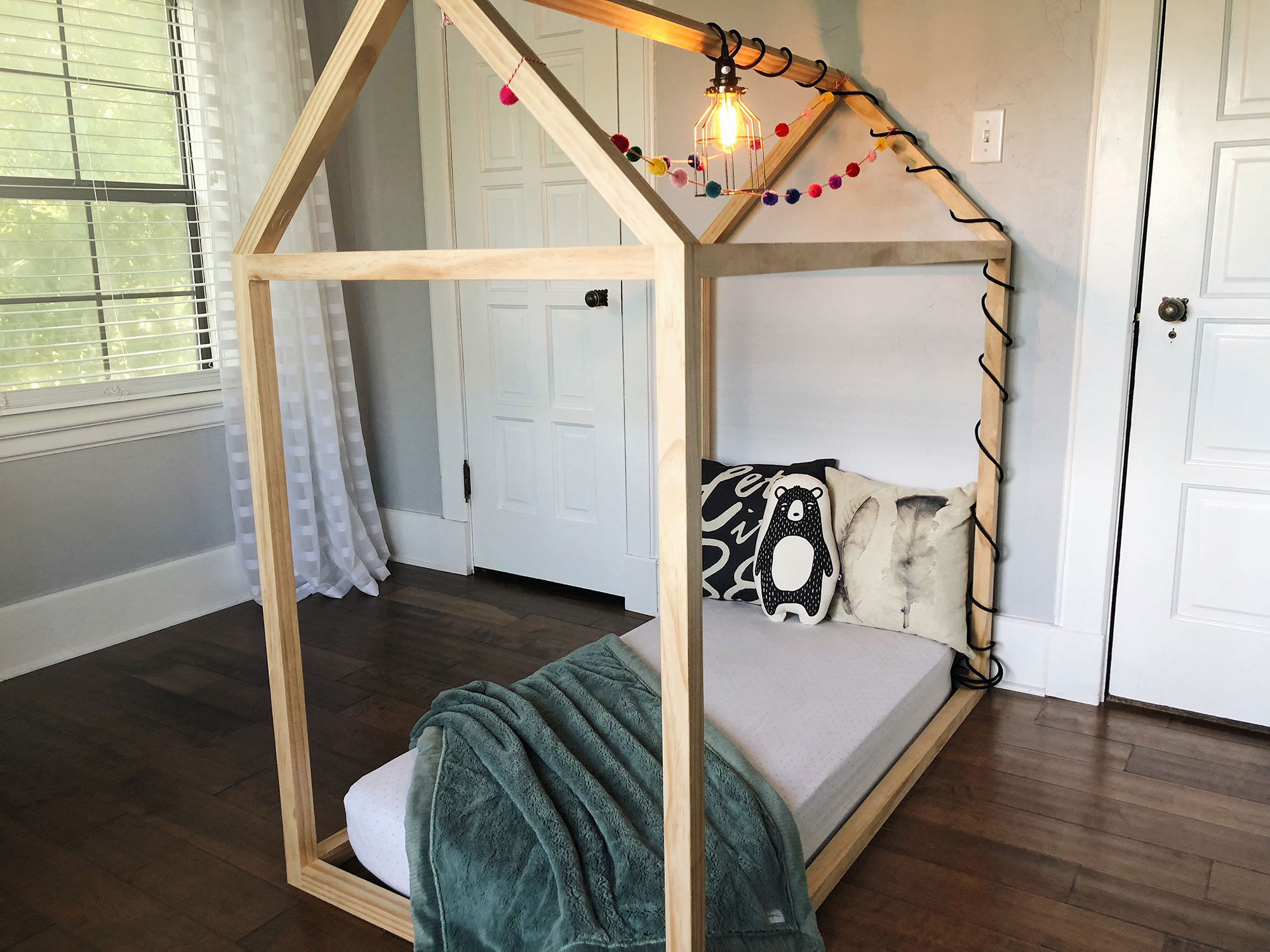DIY Toddler Beds
 DIY Toddler House Bed The Okie Home
