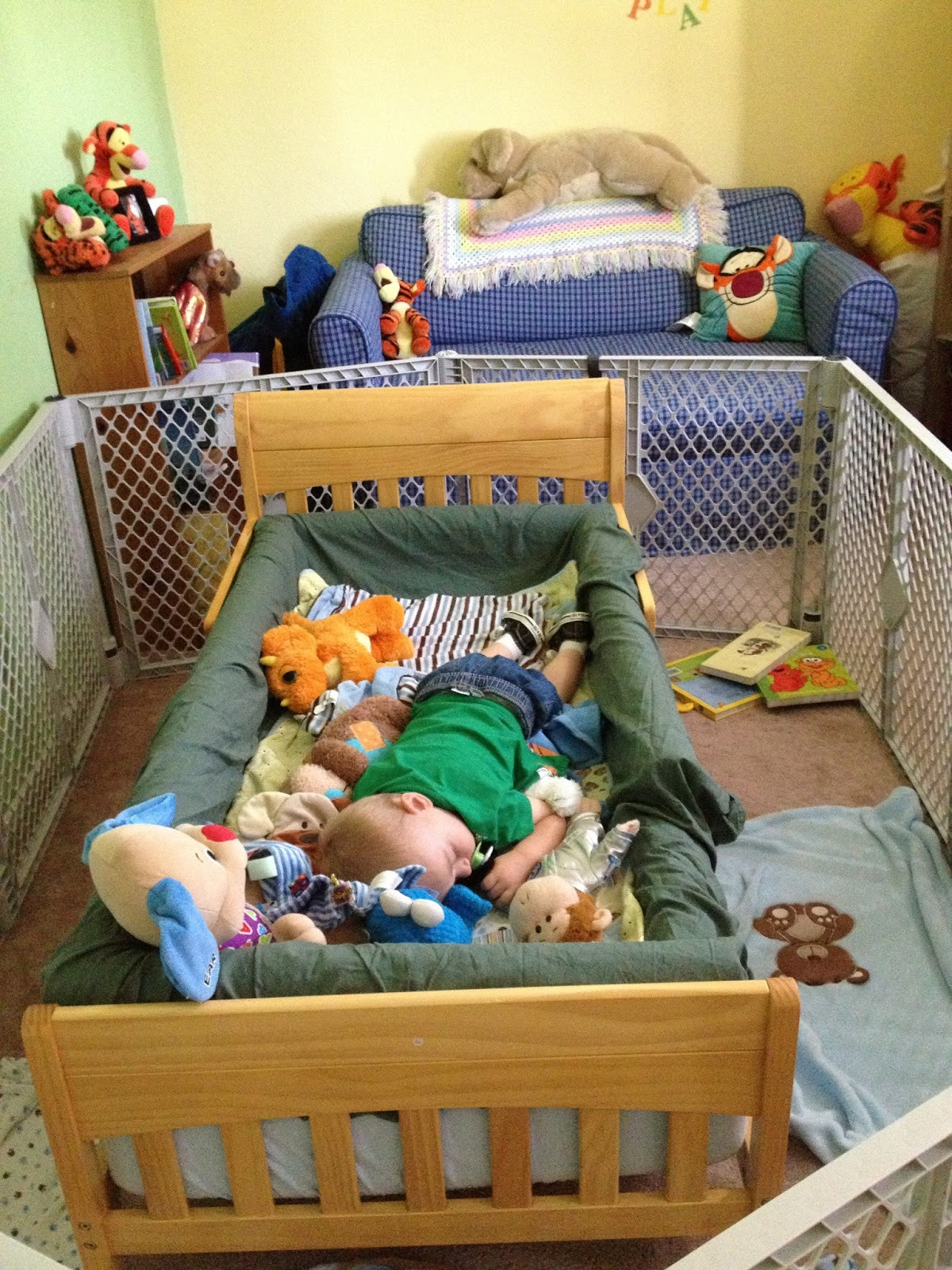 DIY Toddler Beds
 Mama Frankenstein DIY Toddler Bed Bumper Tutorial
