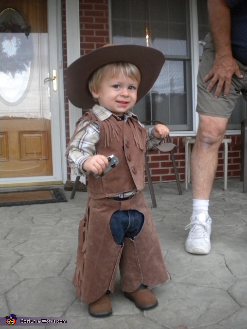 DIY Toddler Cowboy Costume
 Homemade Cowboy Costume for Boys