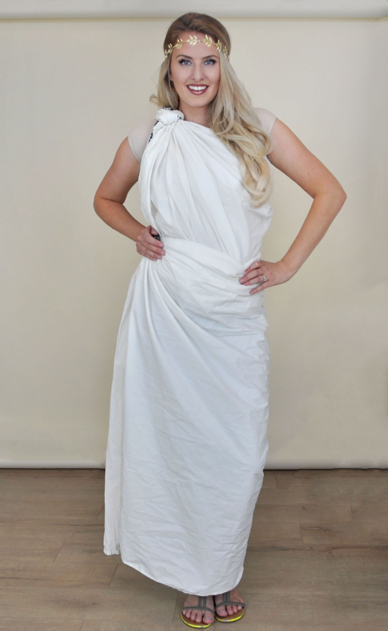 DIY Toga Costumes
 5 Creative Sheet Costumes–without damaging the sheets