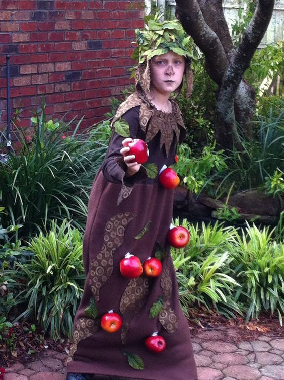 DIY Tree Costume
 Wizard of Oz apple tree
