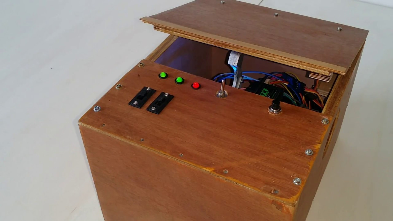DIY Useless Box
 Useless Box controlled by Arduino DIY