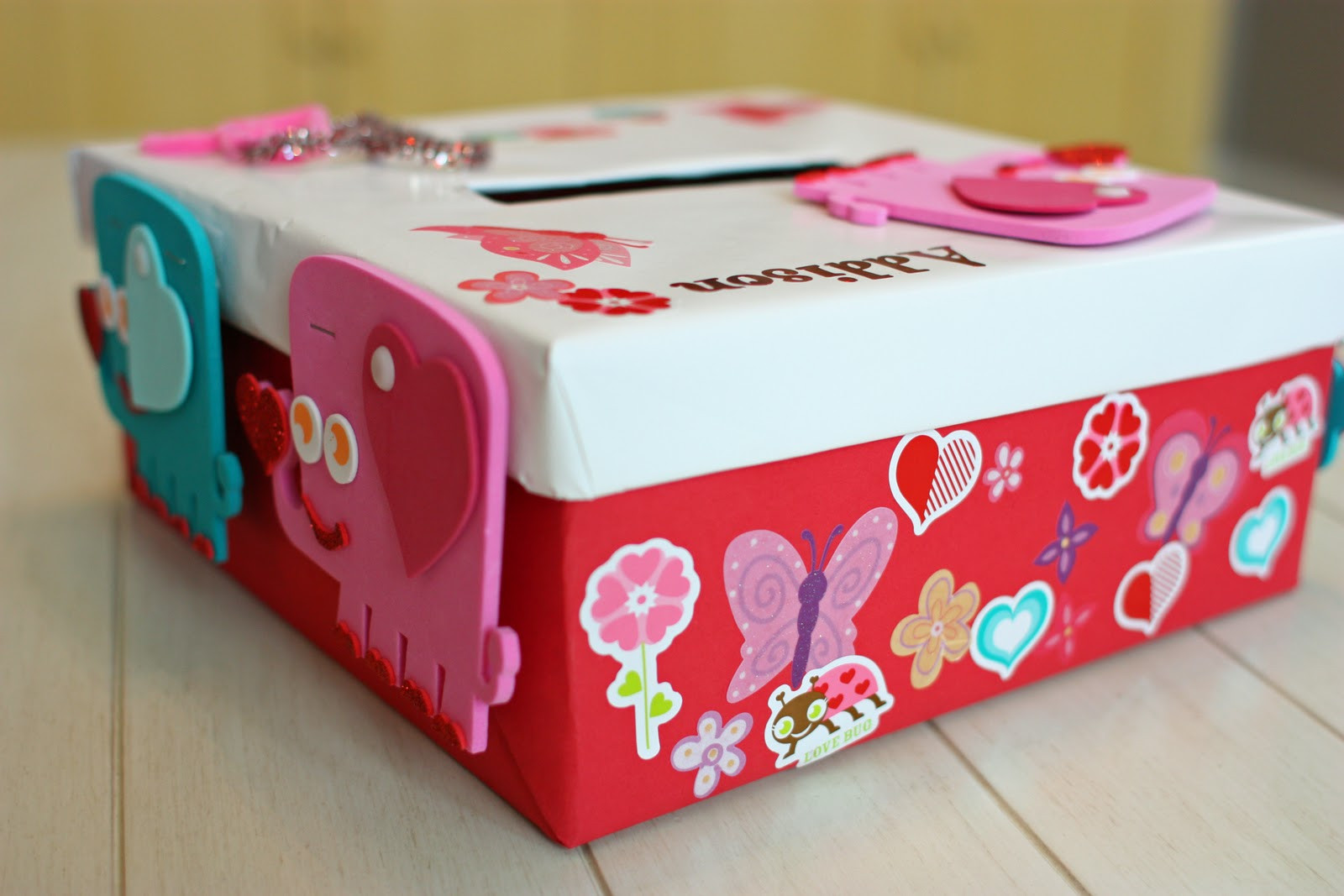 DIY Valentine Box For School
 17 Adorable DIY Ideas for Valentine Boxes for Girls