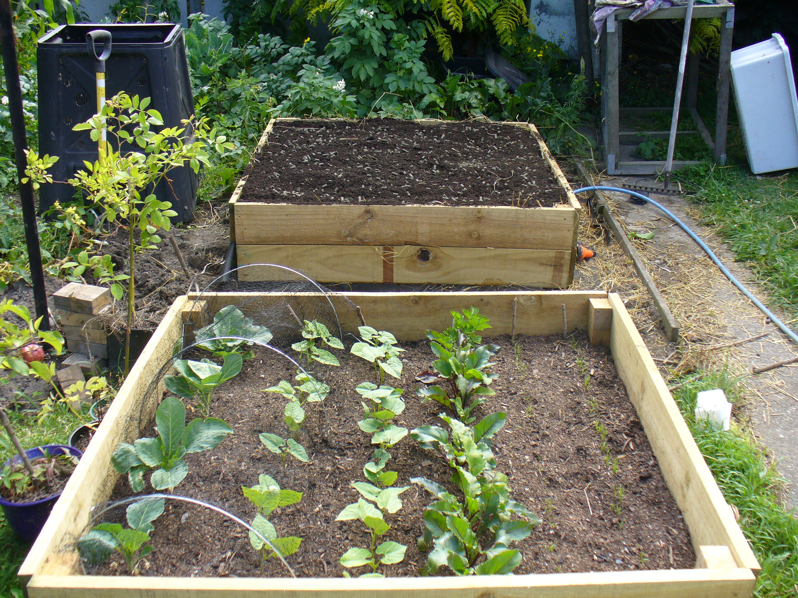 DIY Vegetable Garden Box
 How to build a Raised Ve able Garden