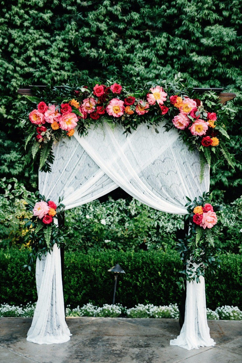 DIY Wedding Backdrops Ideas
 10 Simple and Stunning Wedding Backdrop Ideas on Love the Day