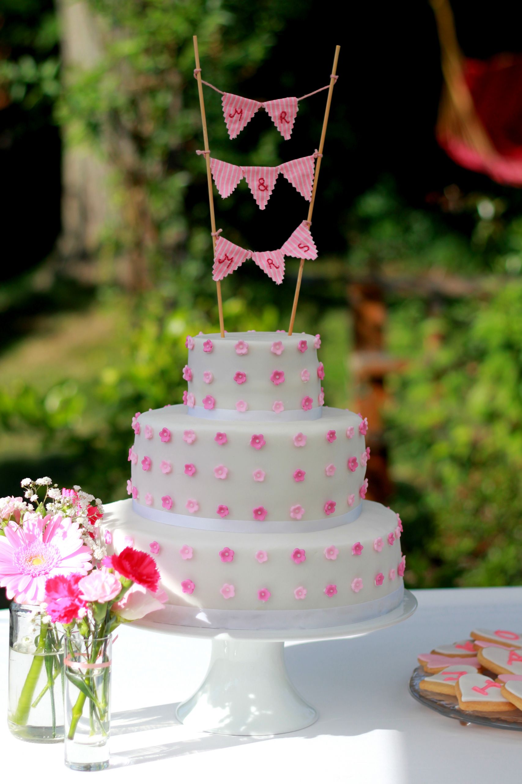DIY Wedding Cakes
 DIY Wedding Cake Tutorial Little Button Diaries