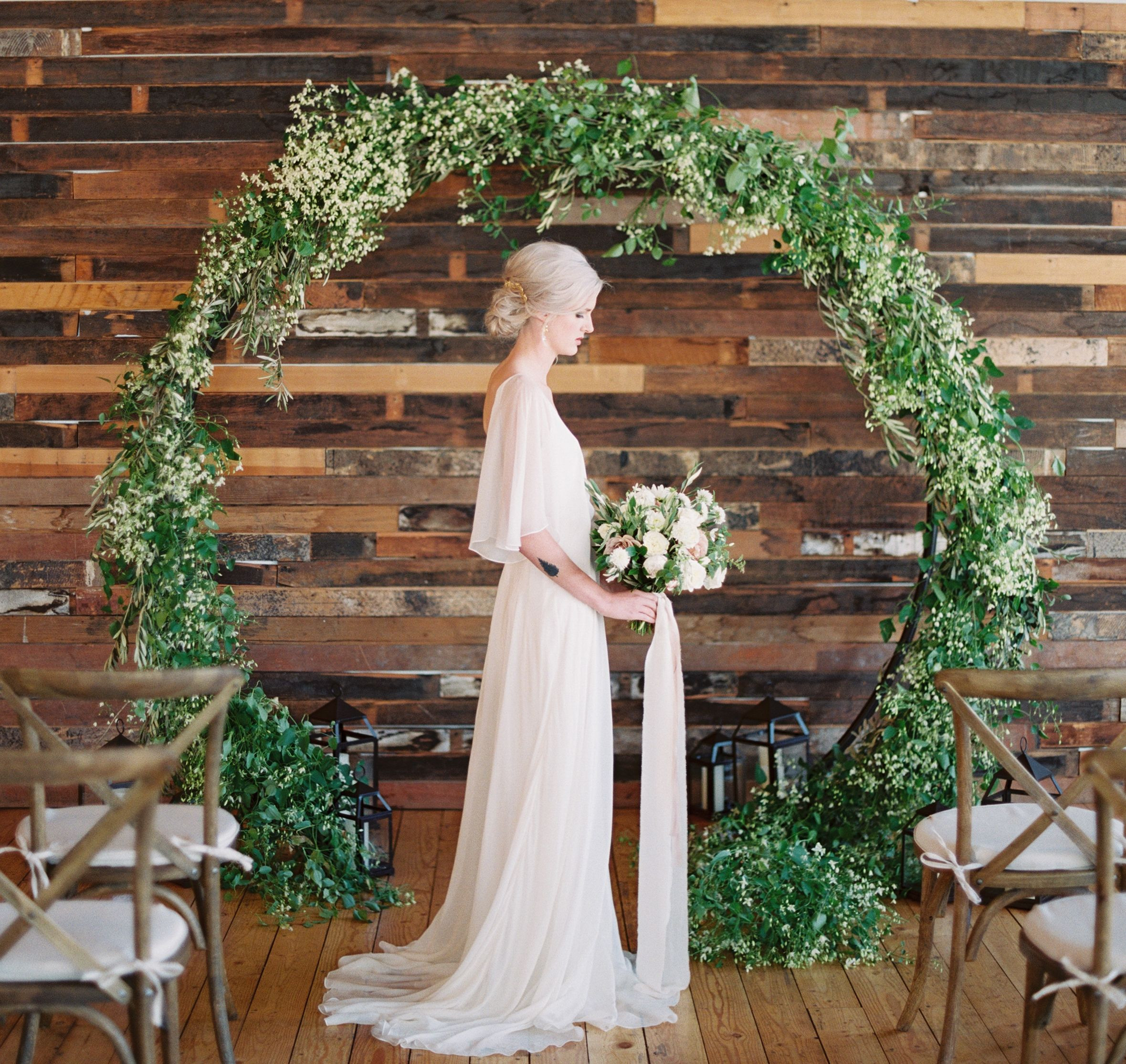 DIY Wedding Ceremony Backdrop
 Circular arch perfect wedding backdrop for the ceremony