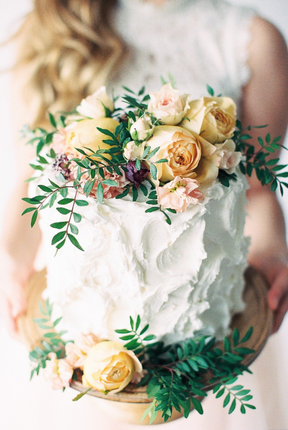 DIY Wedding Flowers Tips
 Pretty Foliage Tips for DIY Wedding Cake Flowers
