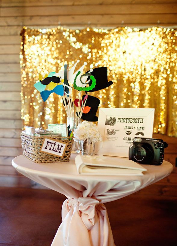 DIY Wedding Photobooth
 Diy Booth An Inexpensive Route
