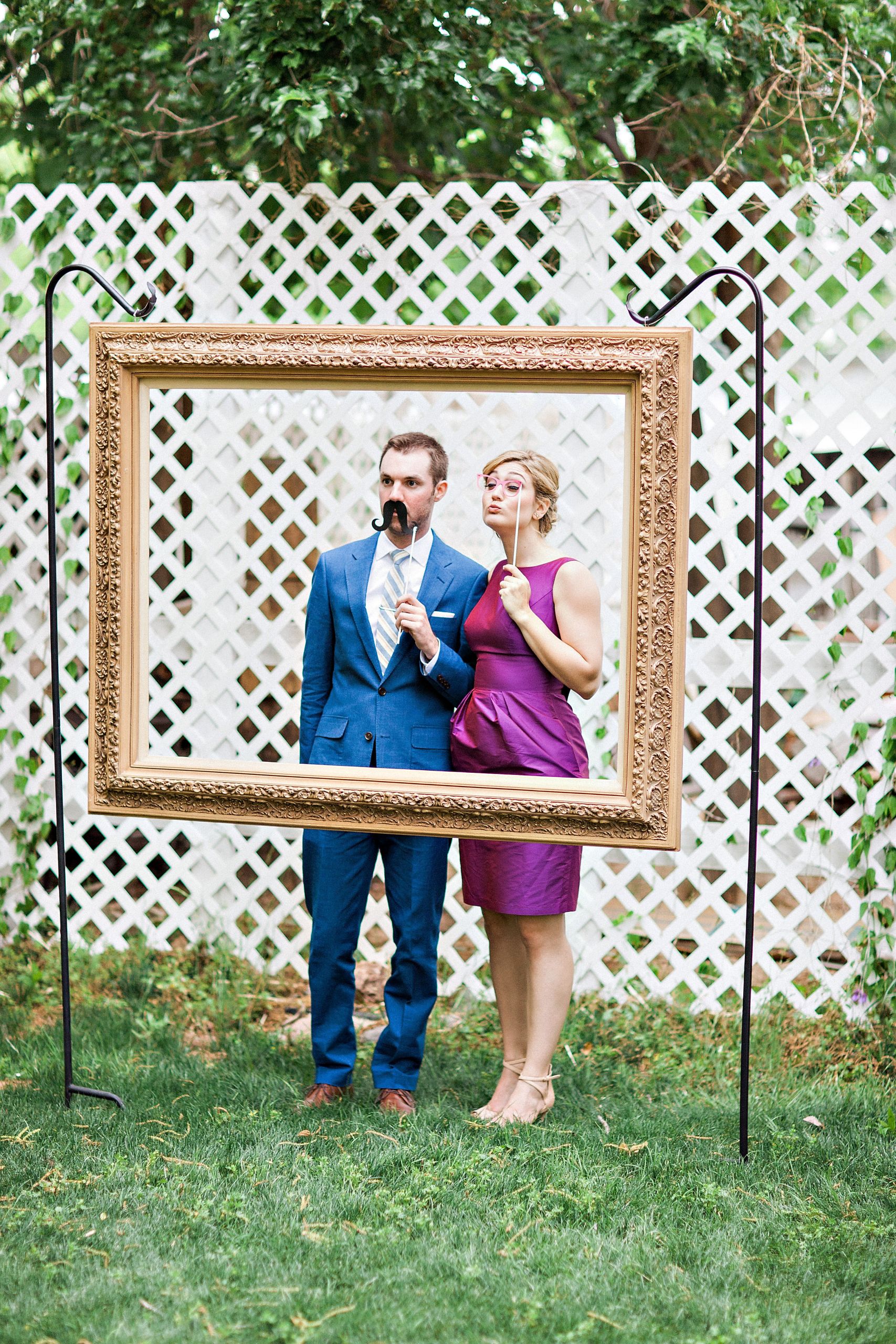 DIY Wedding Photobooth
 DIY Hanging Frame Wedding Booth