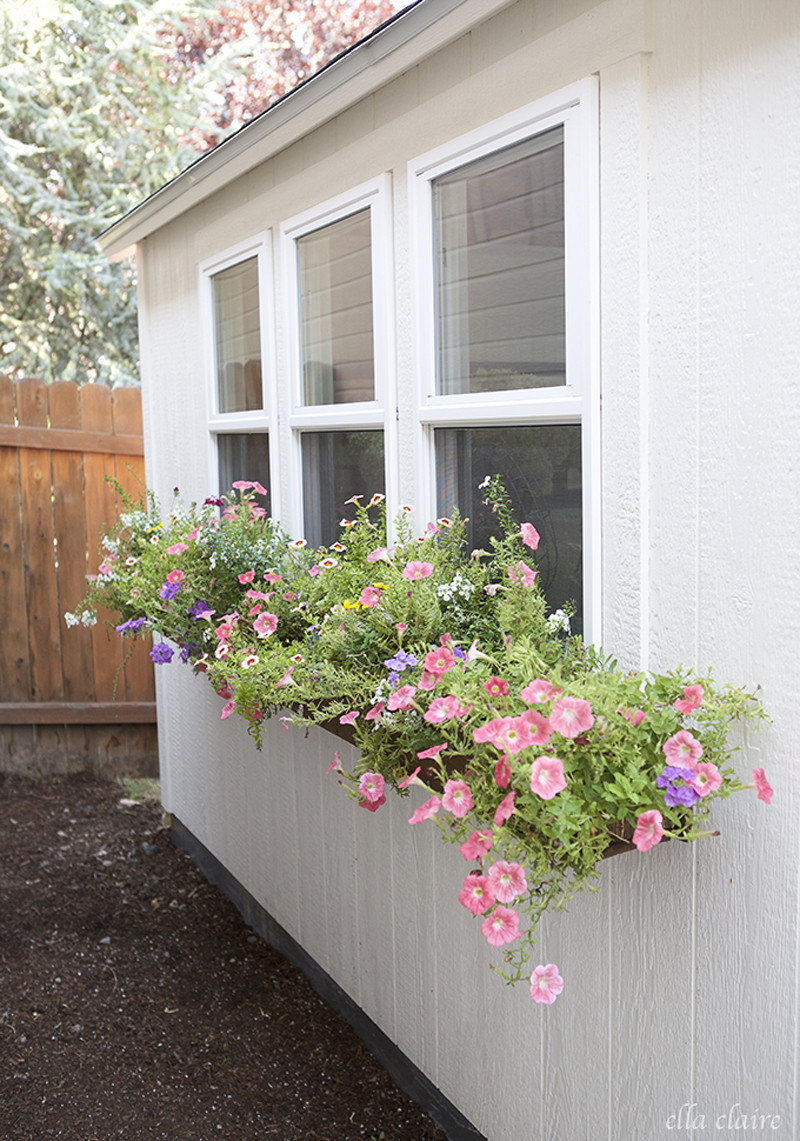 DIY Window Box Planters
 15 Front Yard Landscaping Ideas