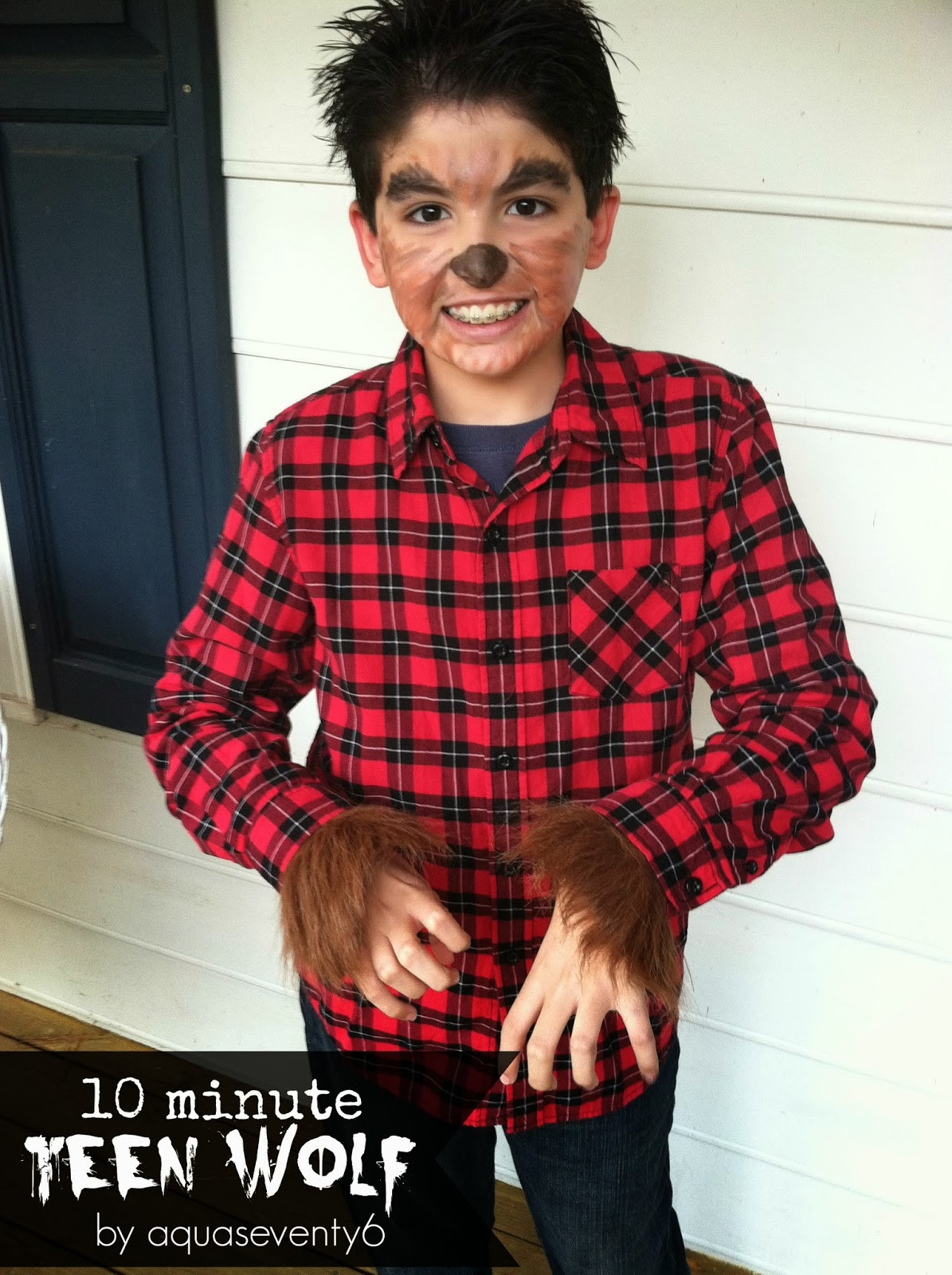 DIY Wolf Costume
 Ten Minute Teen Wolf DIY Halloween Costume